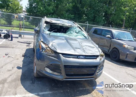 2016 Ford Escape Titanium z USA, uszkodzony, nr VIN 1FMCU9J95GUB57721